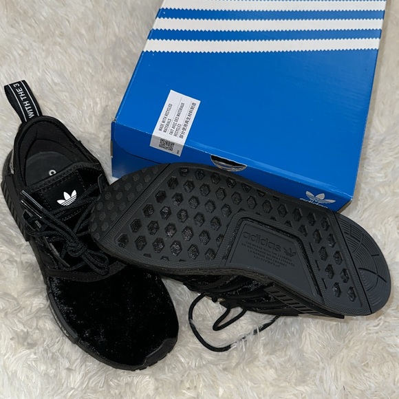 NWT Women’s NMD_R1 Rare Velvet Sold Out - Picture 4 of 8